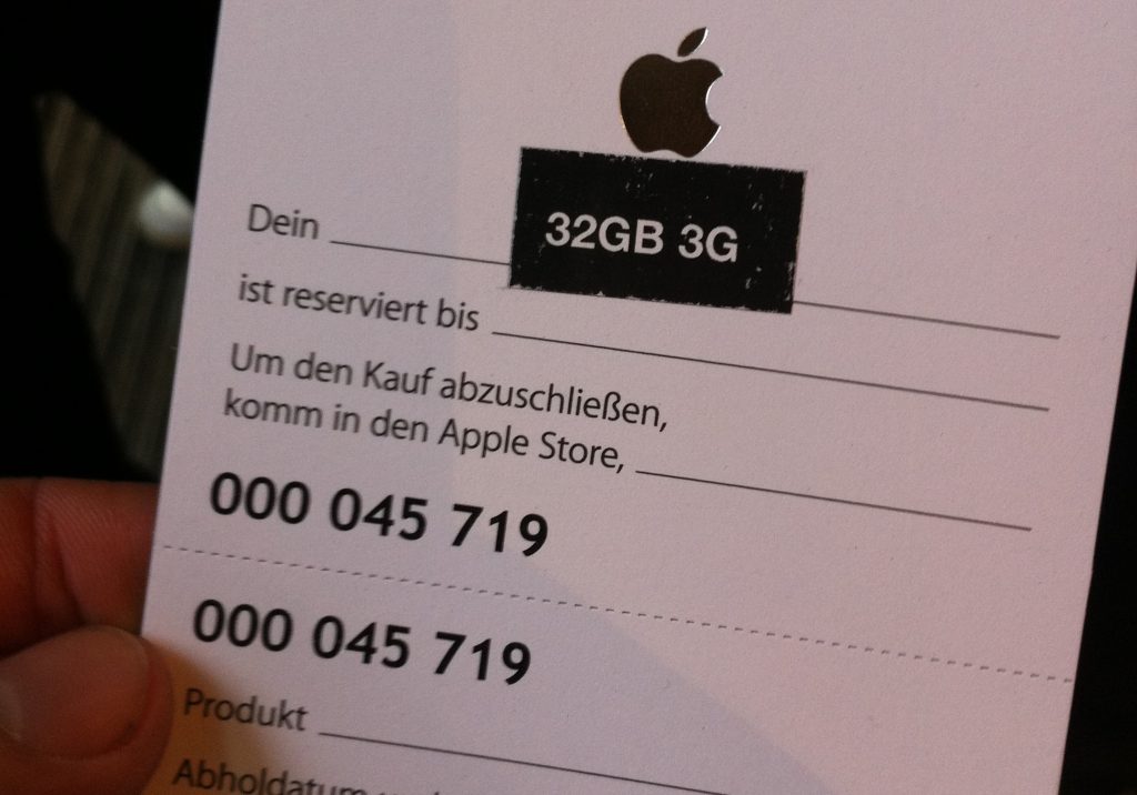 iPad 2 release at Apple Store Alstertal Hamburg