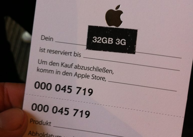 iPad 2 release at Apple Store Alstertal Hamburg