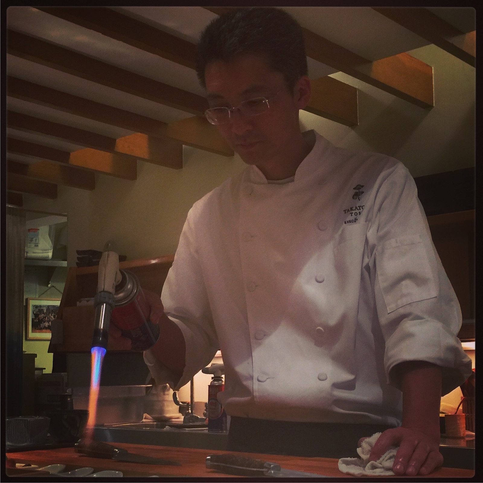 Sushi Ran omakase - Takatoshi Toshi preparing tarabagani